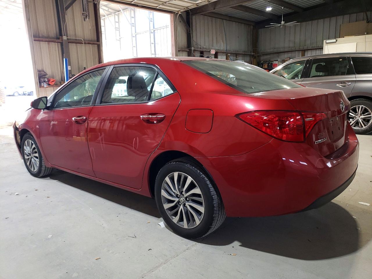 2018 TOYOTA COROLLA XLE photo 2