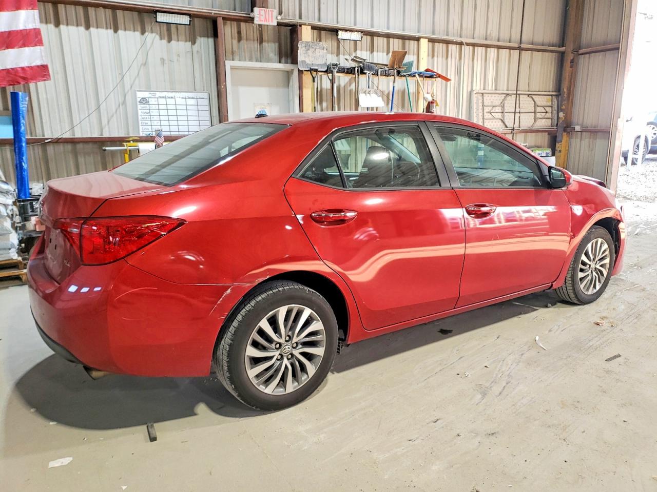 2018 TOYOTA COROLLA XLE photo 3