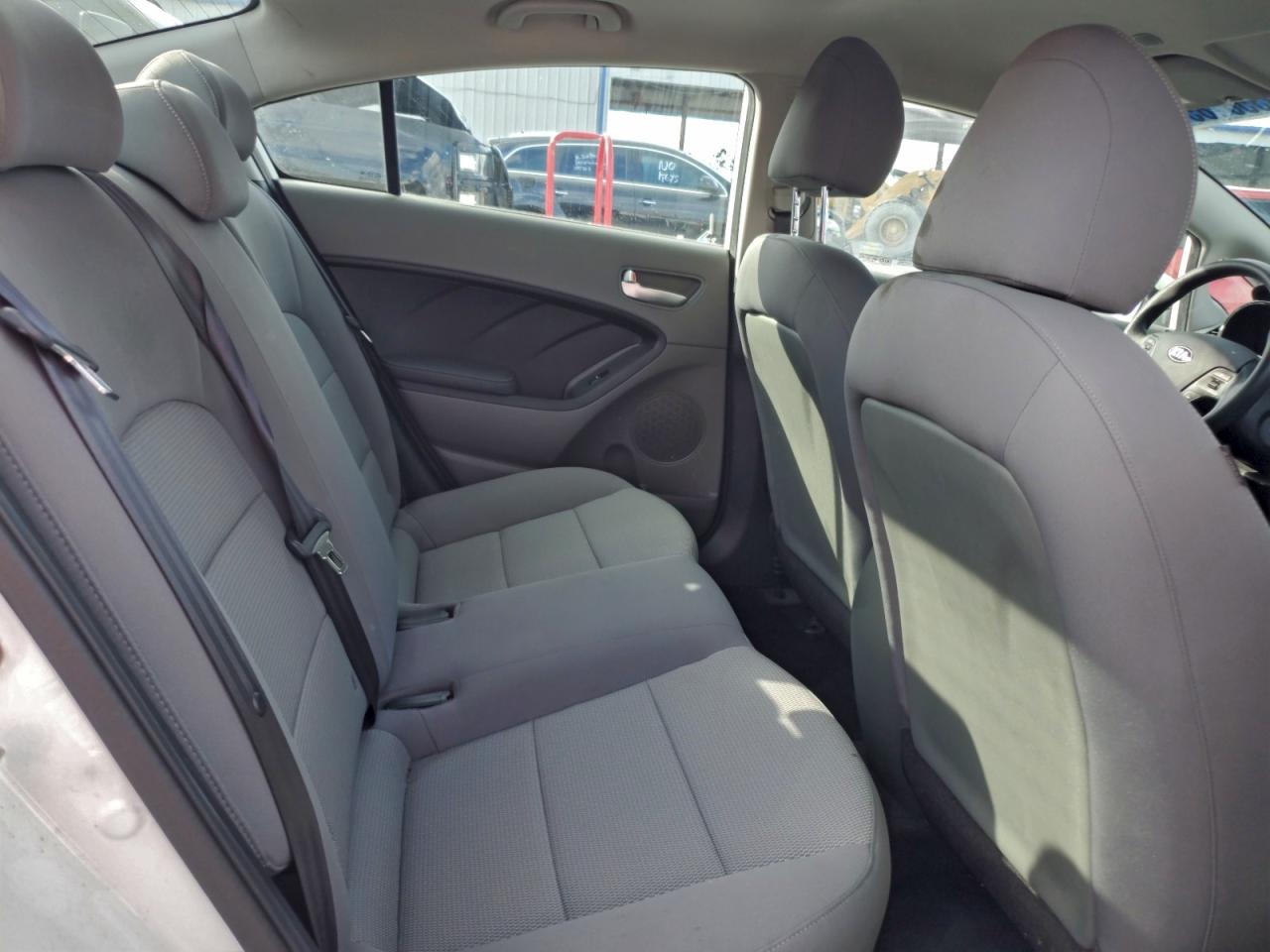 2017 KIA FORTE LX photo 10