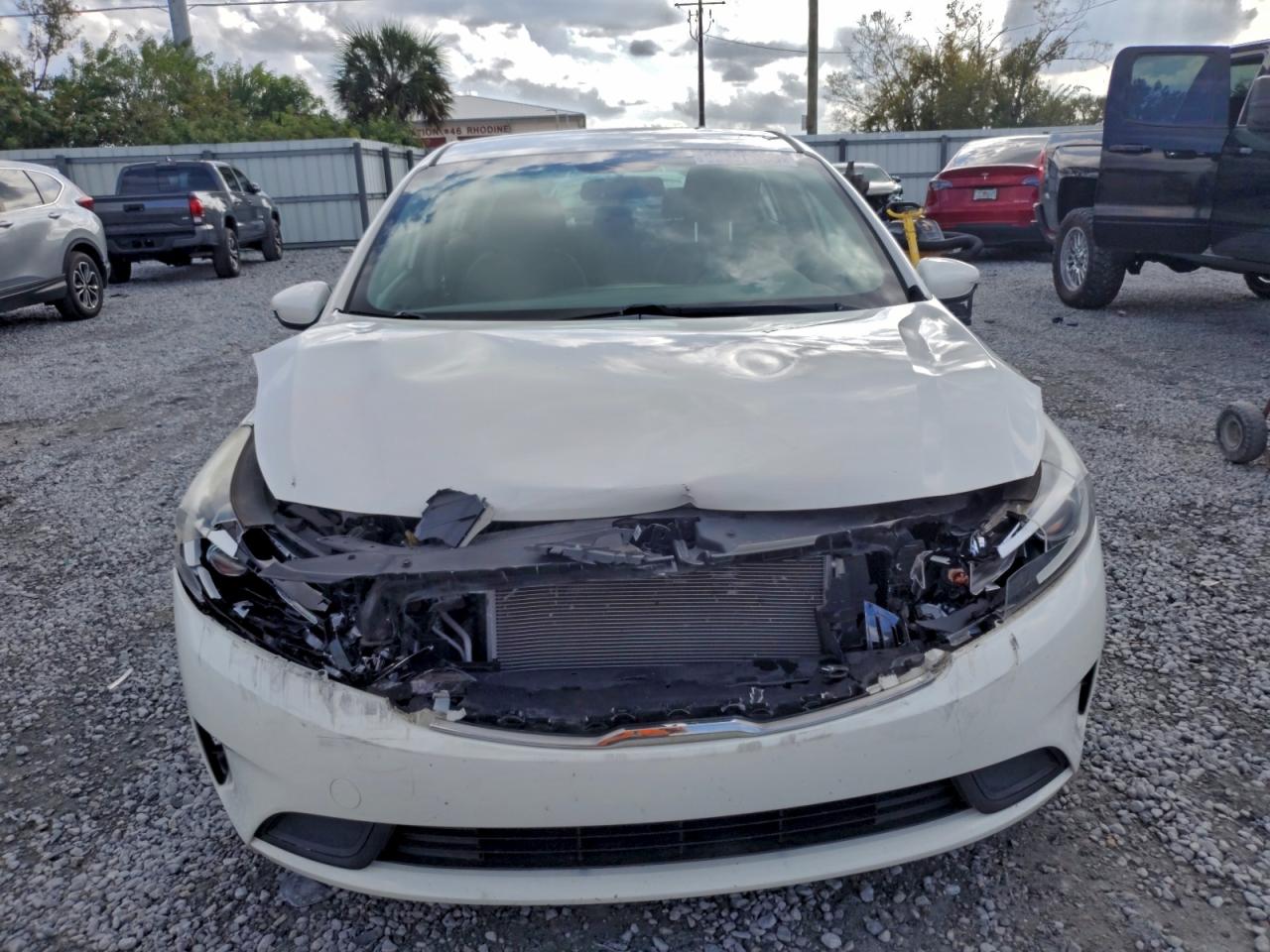 2017 KIA FORTE LX photo 5
