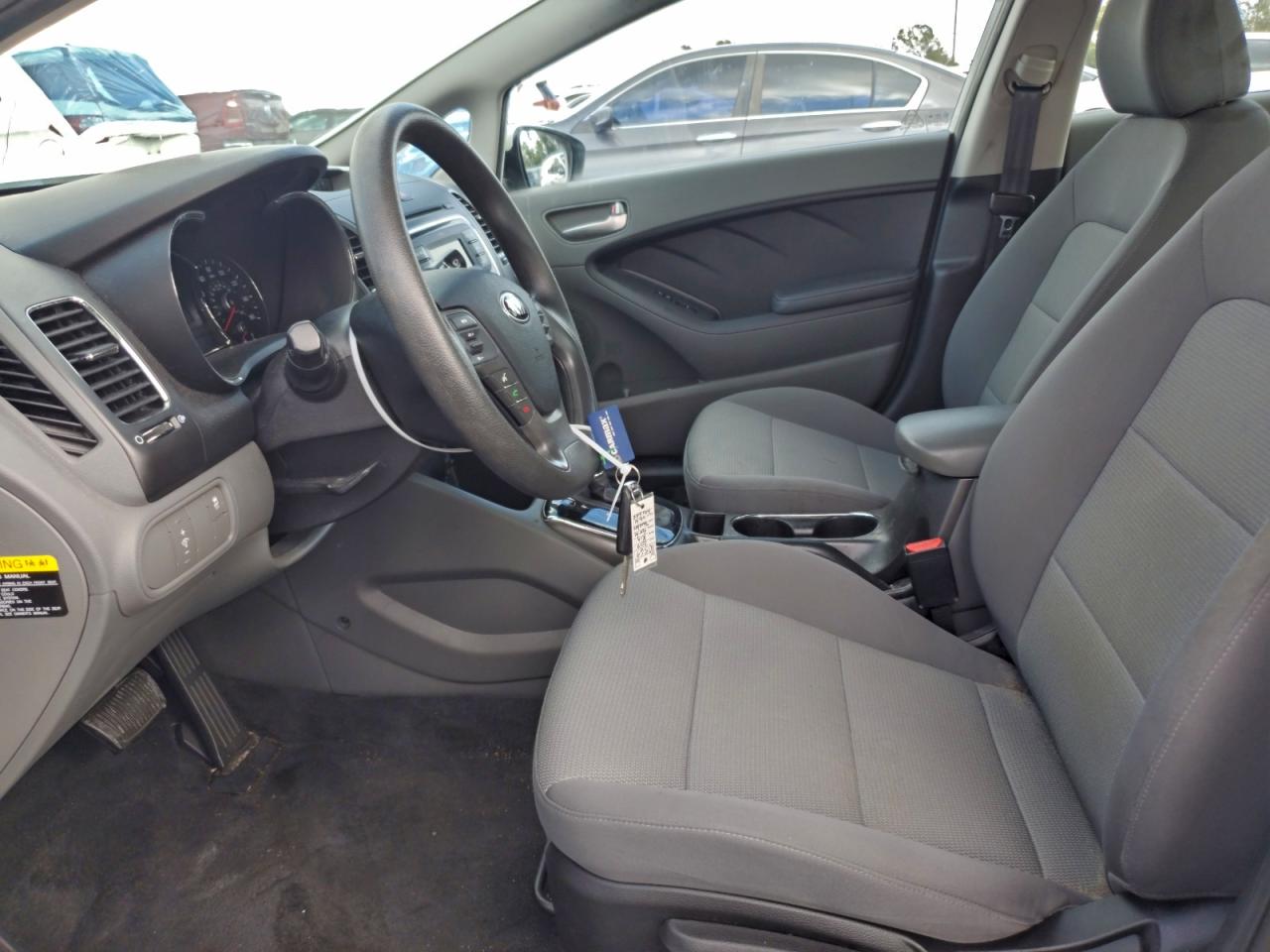 2017 KIA FORTE LX photo 7