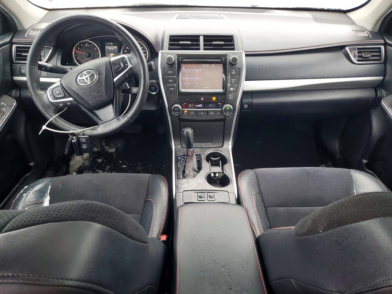 2015 TOYOTA CAMRY LE photo 8