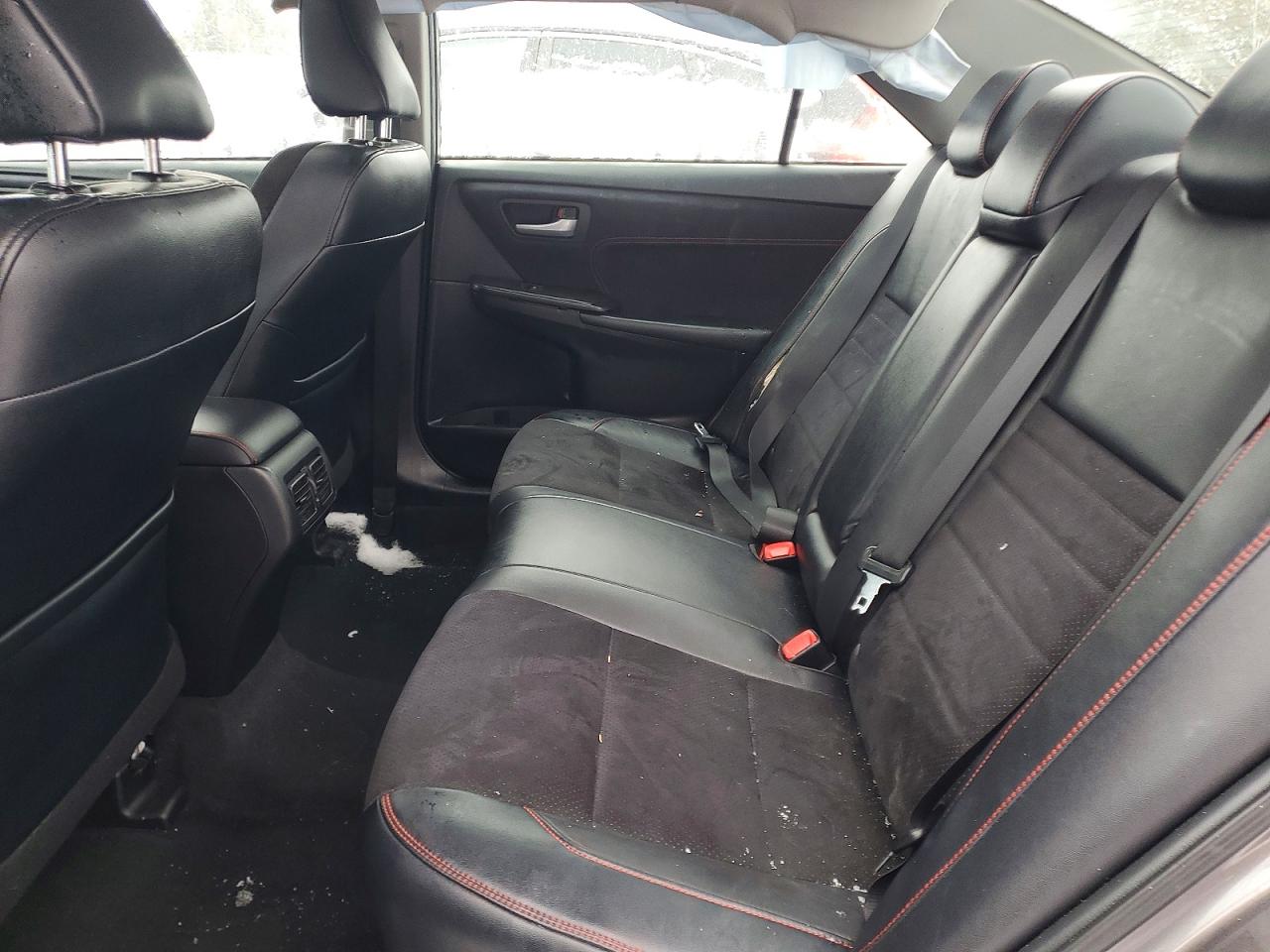 2015 TOYOTA CAMRY LE photo 10