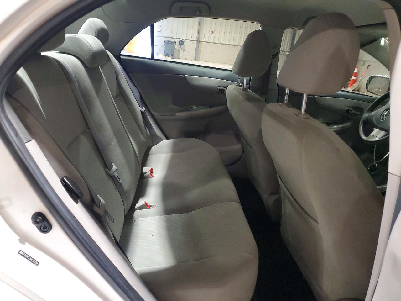 2010 TOYOTA COROLLA BASE photo 11