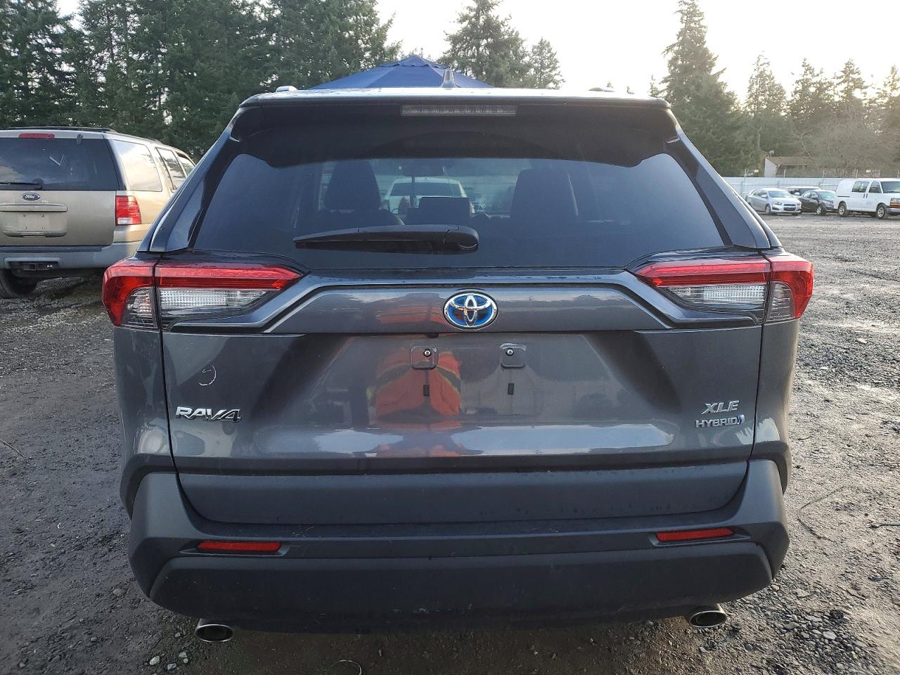 2021 TOYOTA RAV4 XLE PREMIUM photo 6