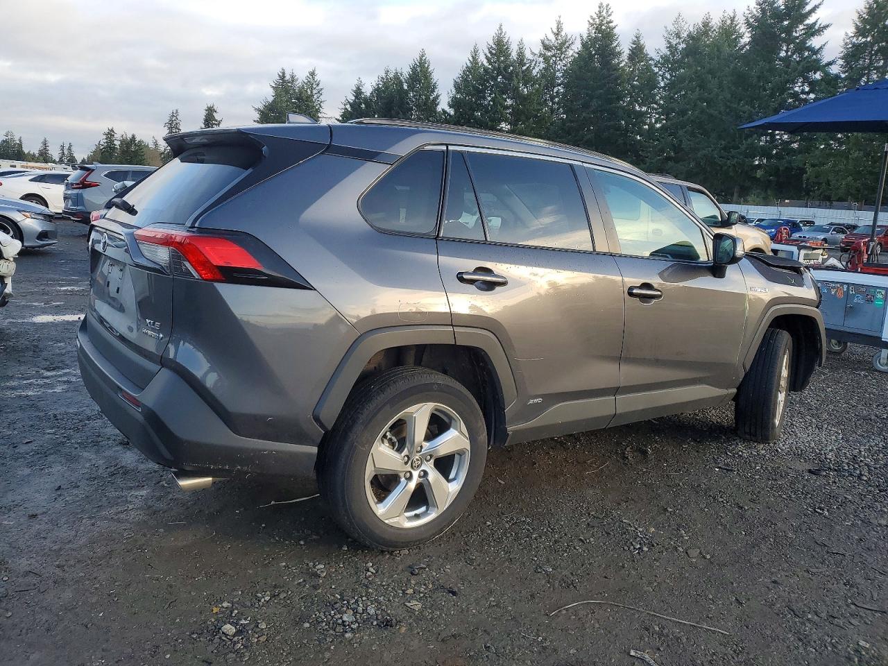 2021 TOYOTA RAV4 XLE PREMIUM photo 3