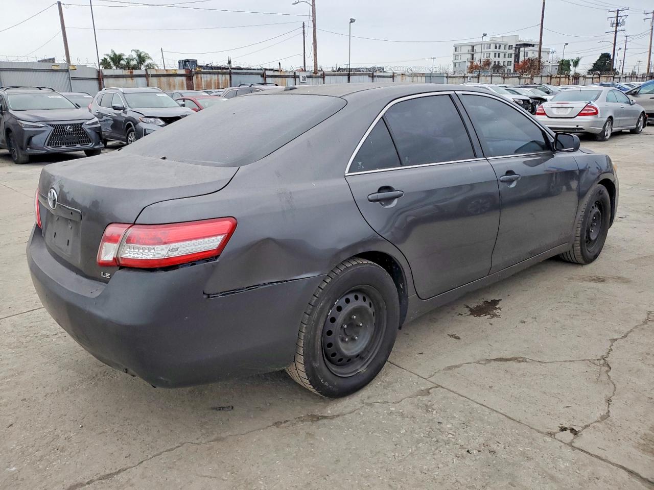 2011 TOYOTA CAMRY BASE photo 3