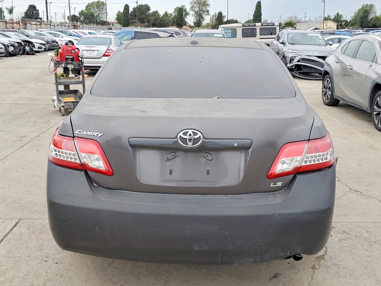 2011 TOYOTA CAMRY BASE photo 6