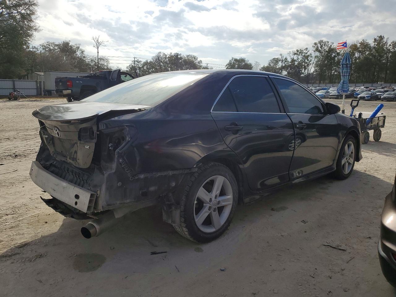 2013 TOYOTA CAMRY L photo 3