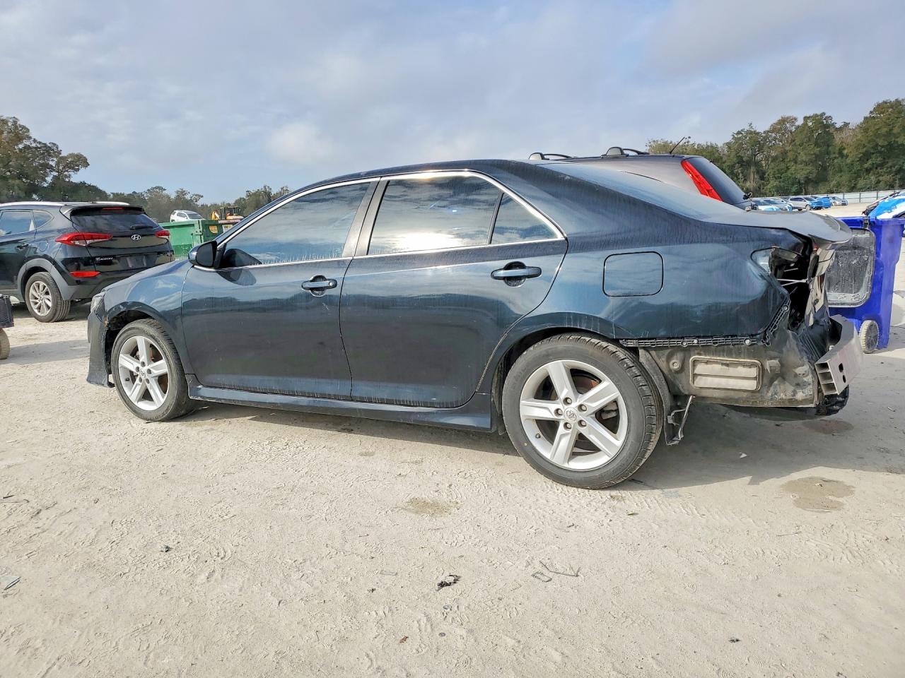 2013 TOYOTA CAMRY L photo 2