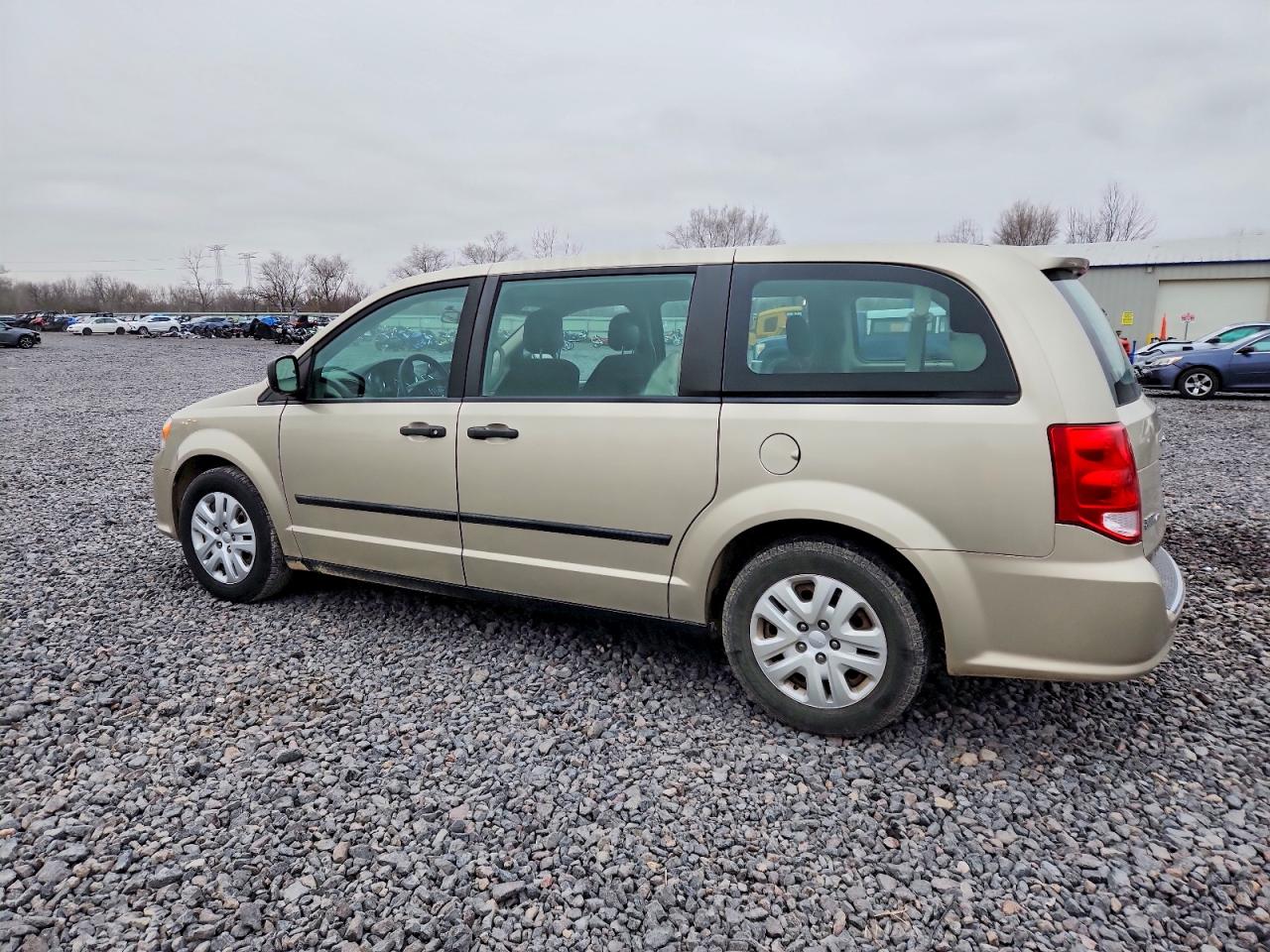 2015 DODGE GRAND CARAVAN SE photo 2