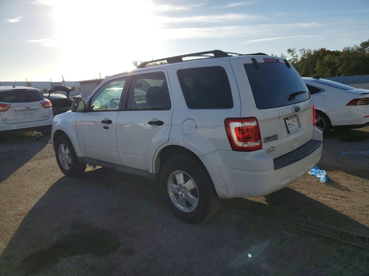 2011 FORD ESCAPE XLT photo 2