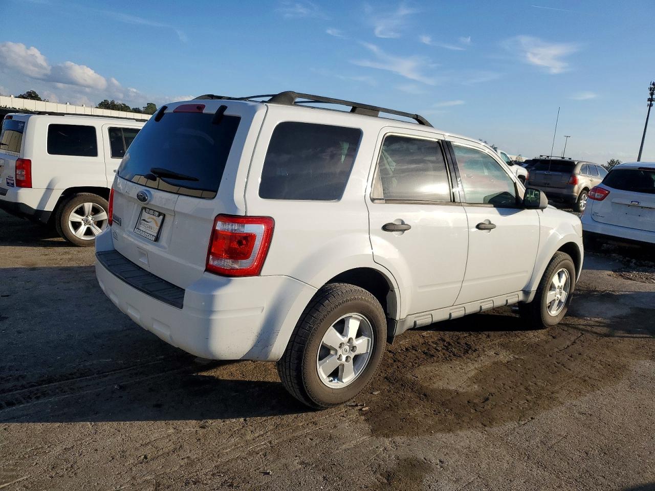 2011 FORD ESCAPE XLT photo 3