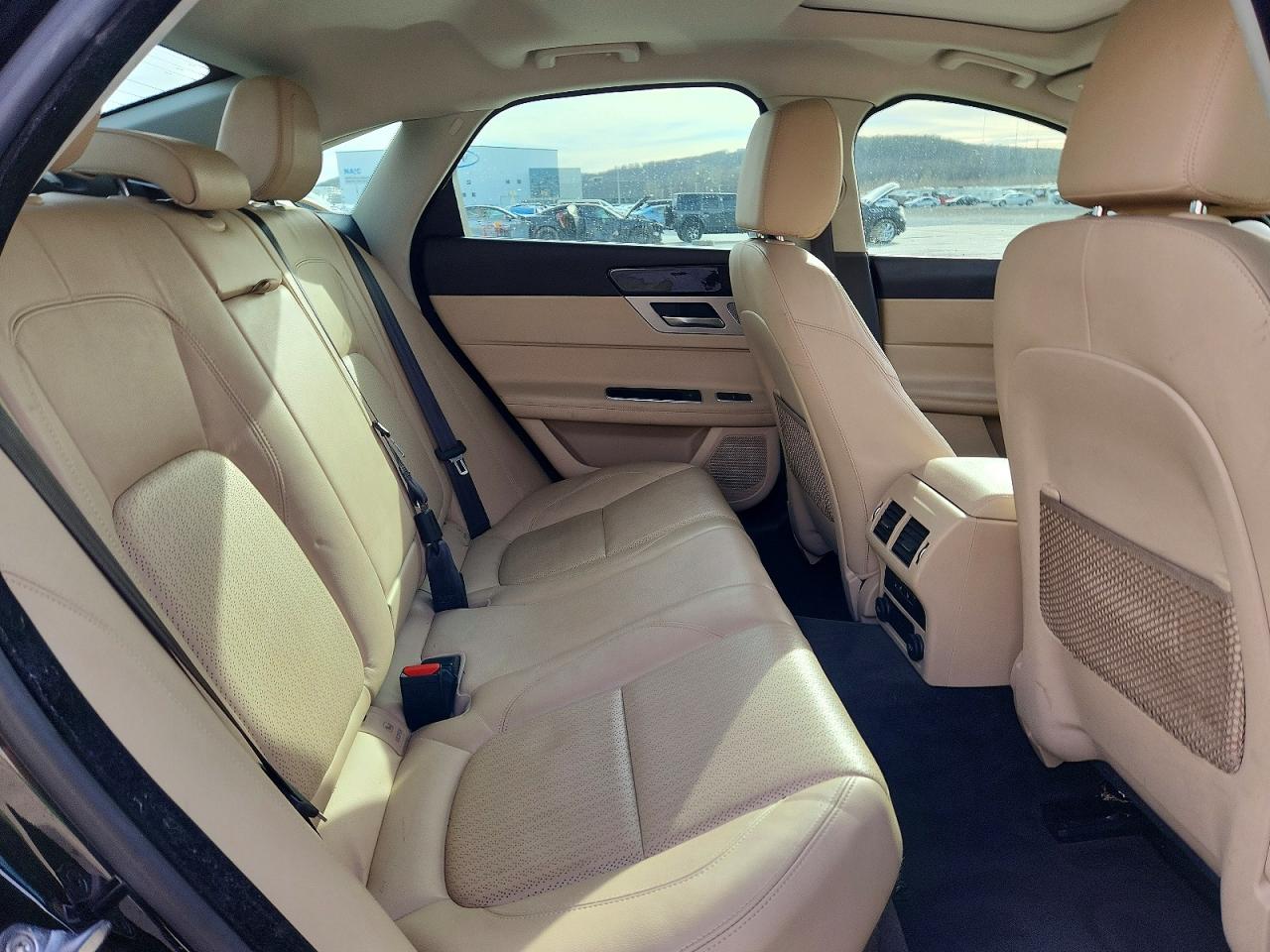 2016 JAGUAR XF PRESTIGE photo 10