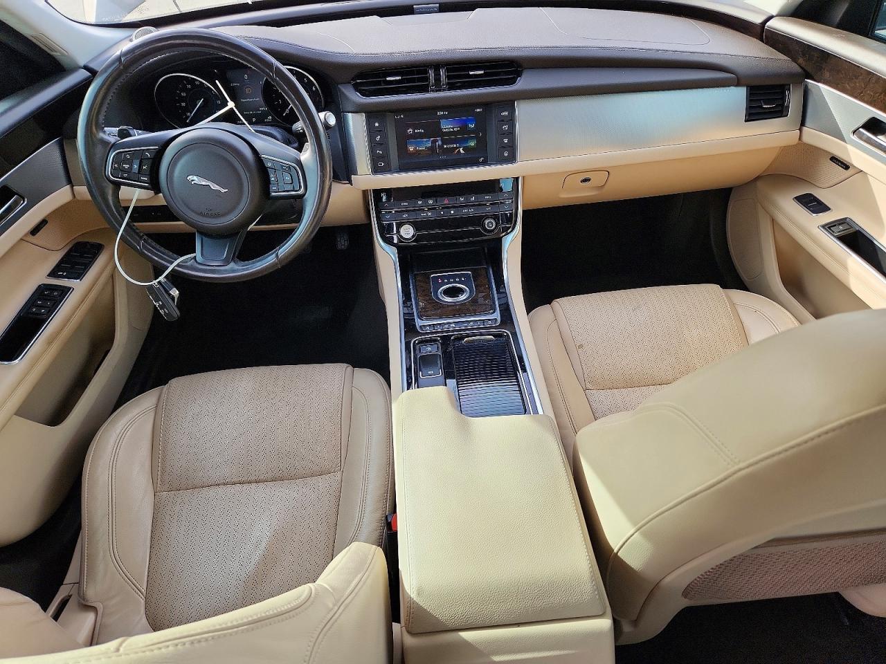 2016 JAGUAR XF PRESTIGE photo 8