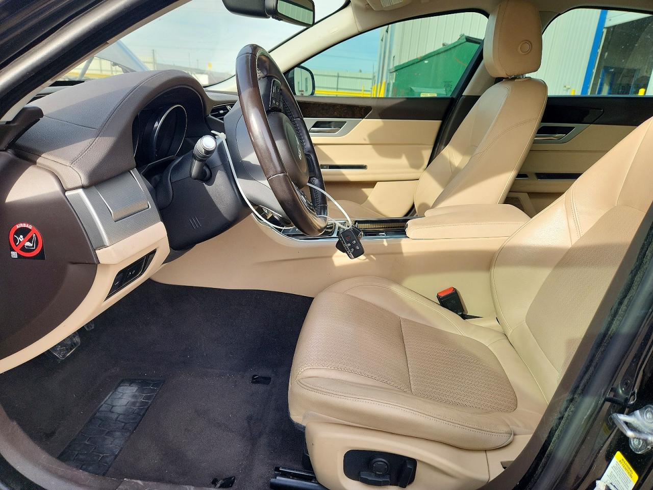 2016 JAGUAR XF PRESTIGE photo 7
