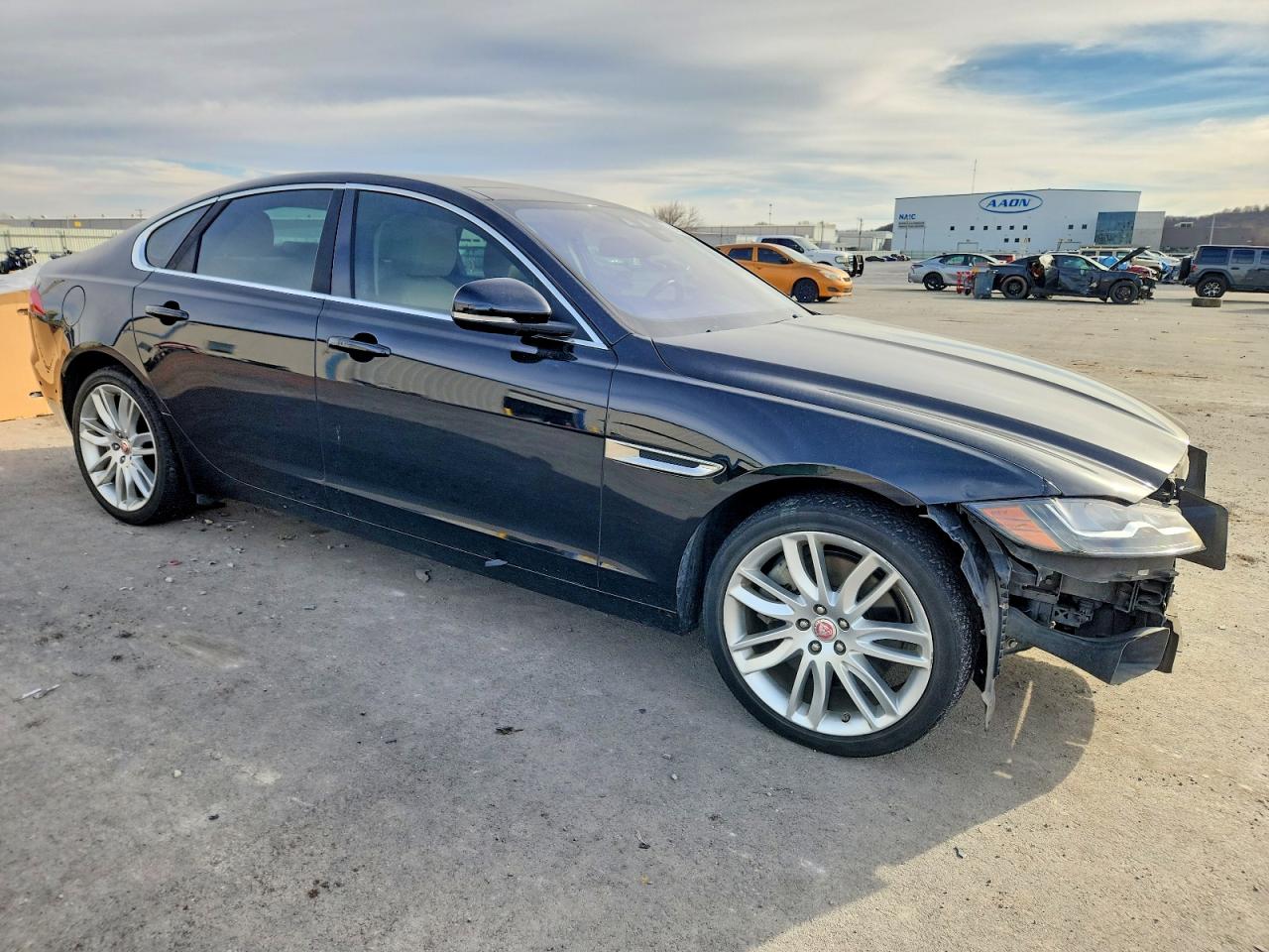 2016 JAGUAR XF PRESTIGE photo 4