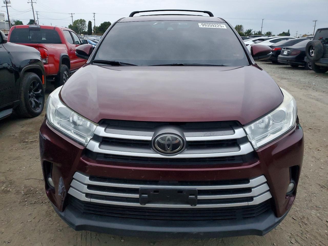 2019 TOYOTA HIGHLANDER LE photo 5