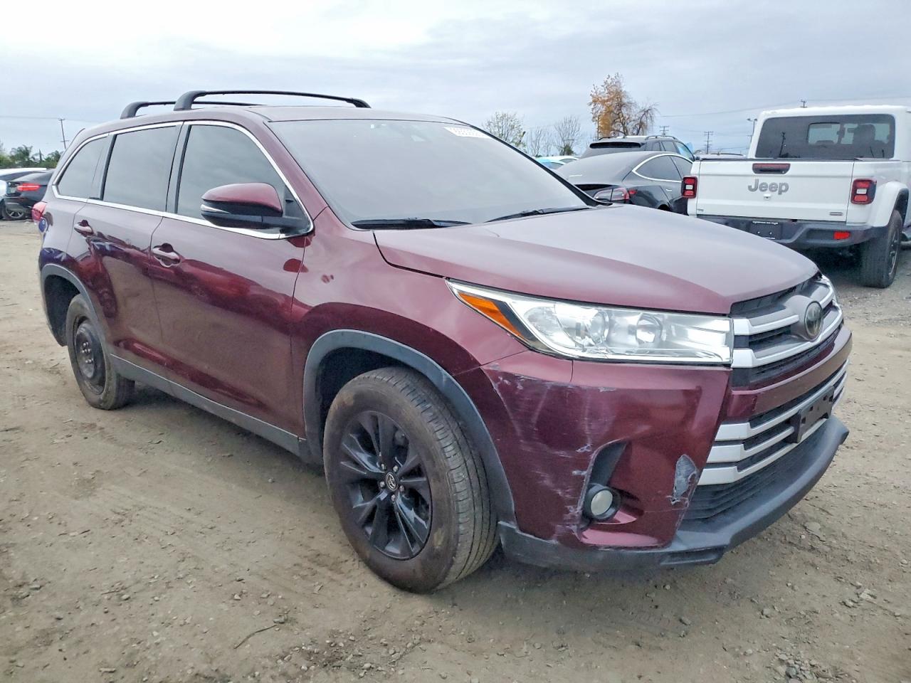 2019 TOYOTA HIGHLANDER LE photo 4