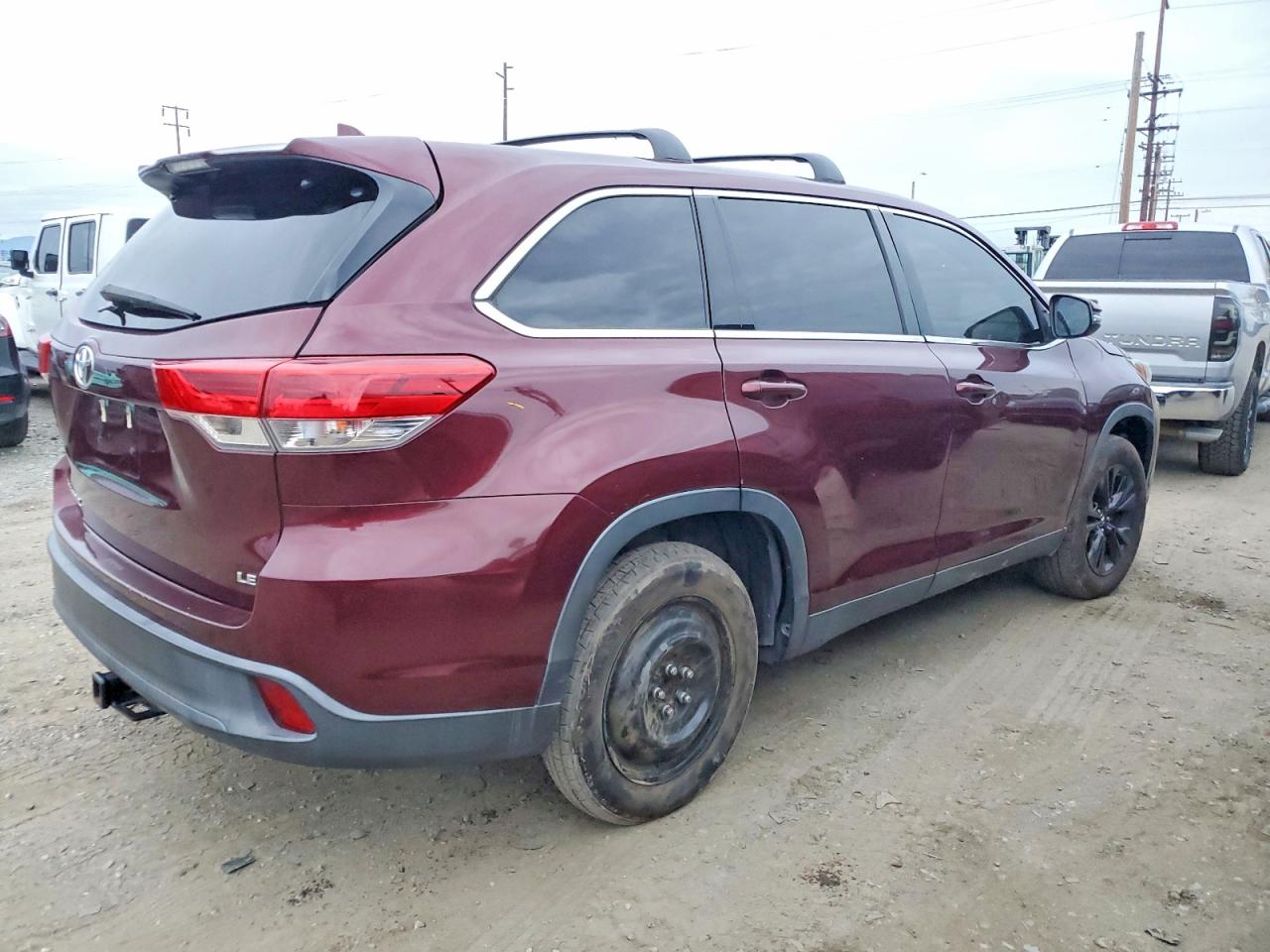 2019 TOYOTA HIGHLANDER LE photo 3