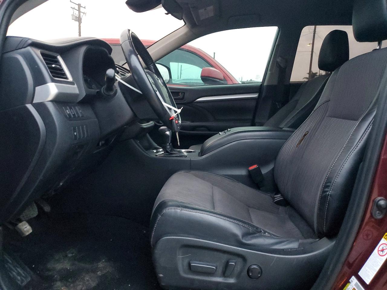 2019 TOYOTA HIGHLANDER LE photo 7