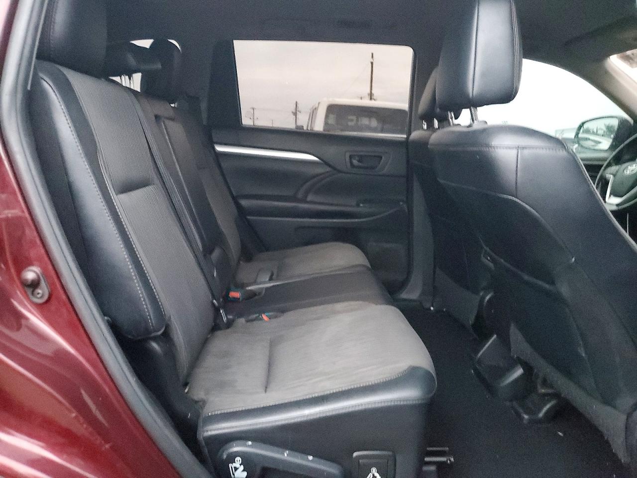 2019 TOYOTA HIGHLANDER LE photo 11