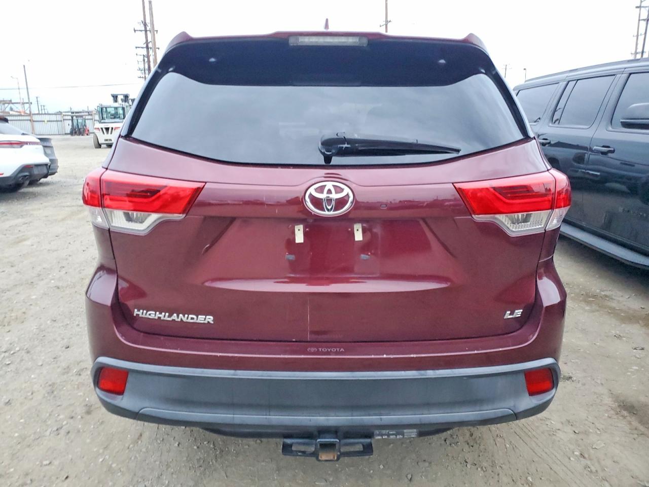 2019 TOYOTA HIGHLANDER LE photo 6