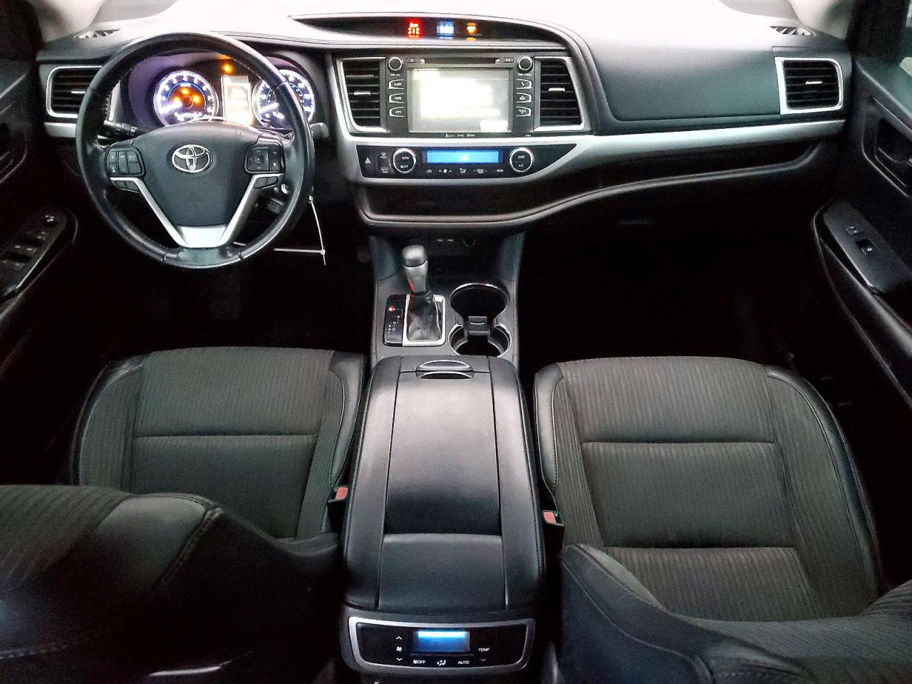 2019 TOYOTA HIGHLANDER LE photo 8