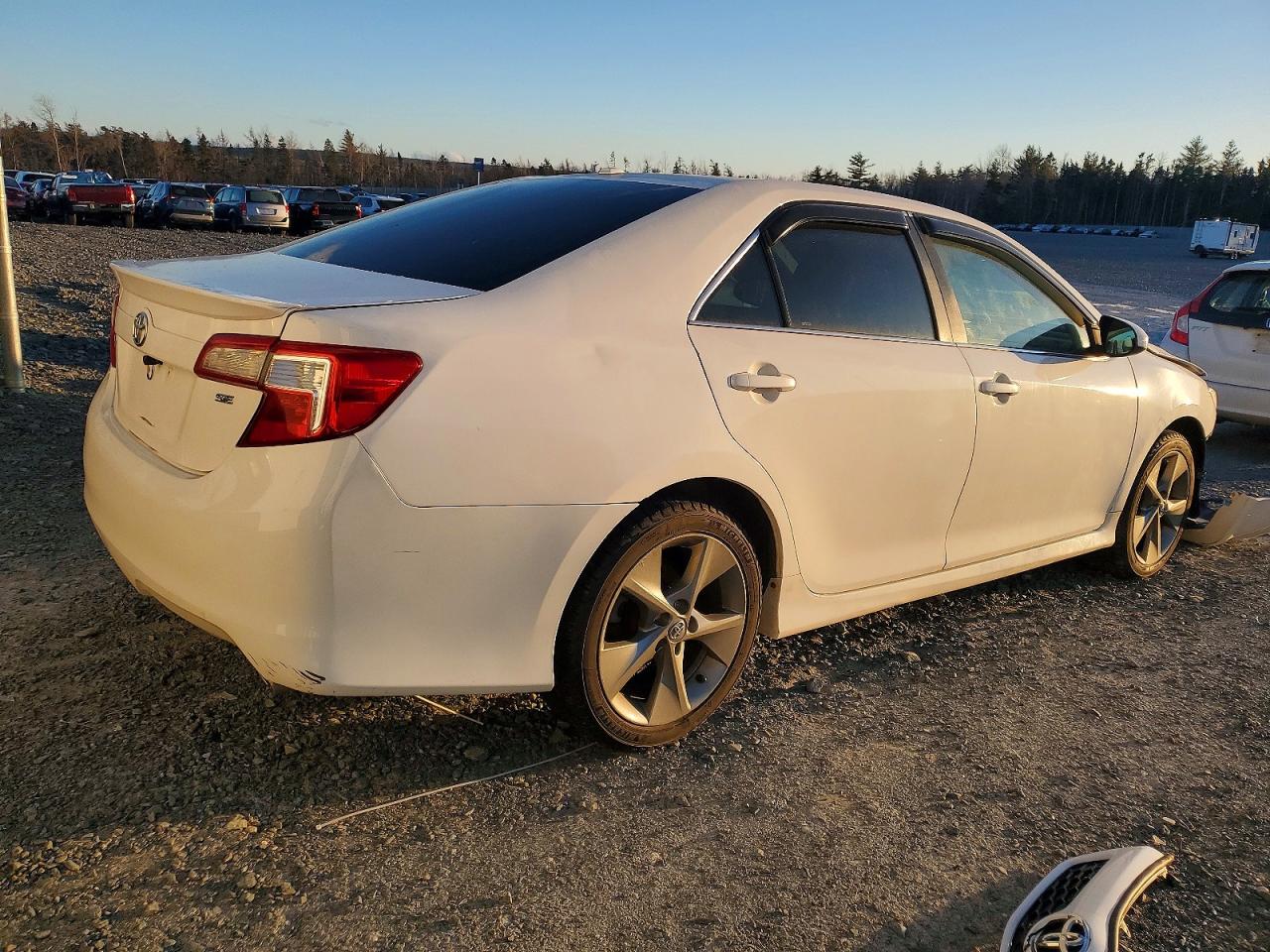 2013 TOYOTA CAMRY L photo 3