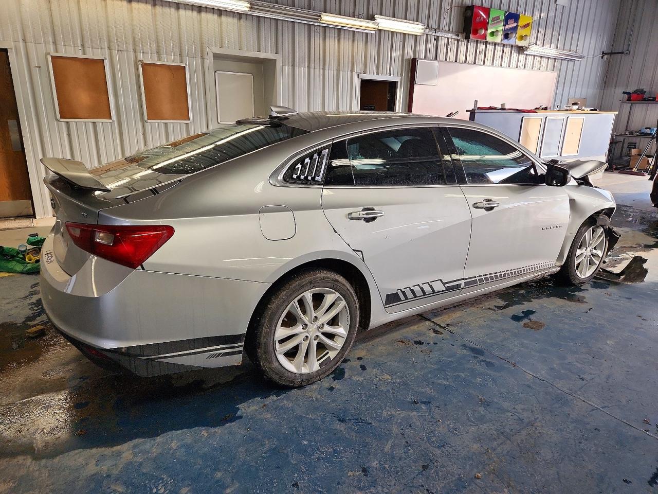 2018 CHEVROLET MALIBU LT photo 3