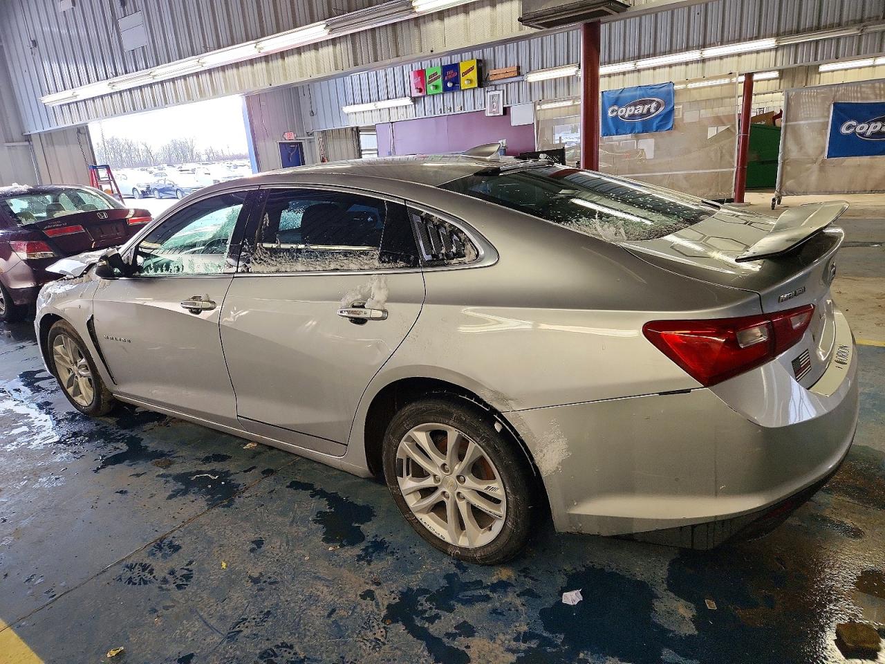 2018 CHEVROLET MALIBU LT photo 2