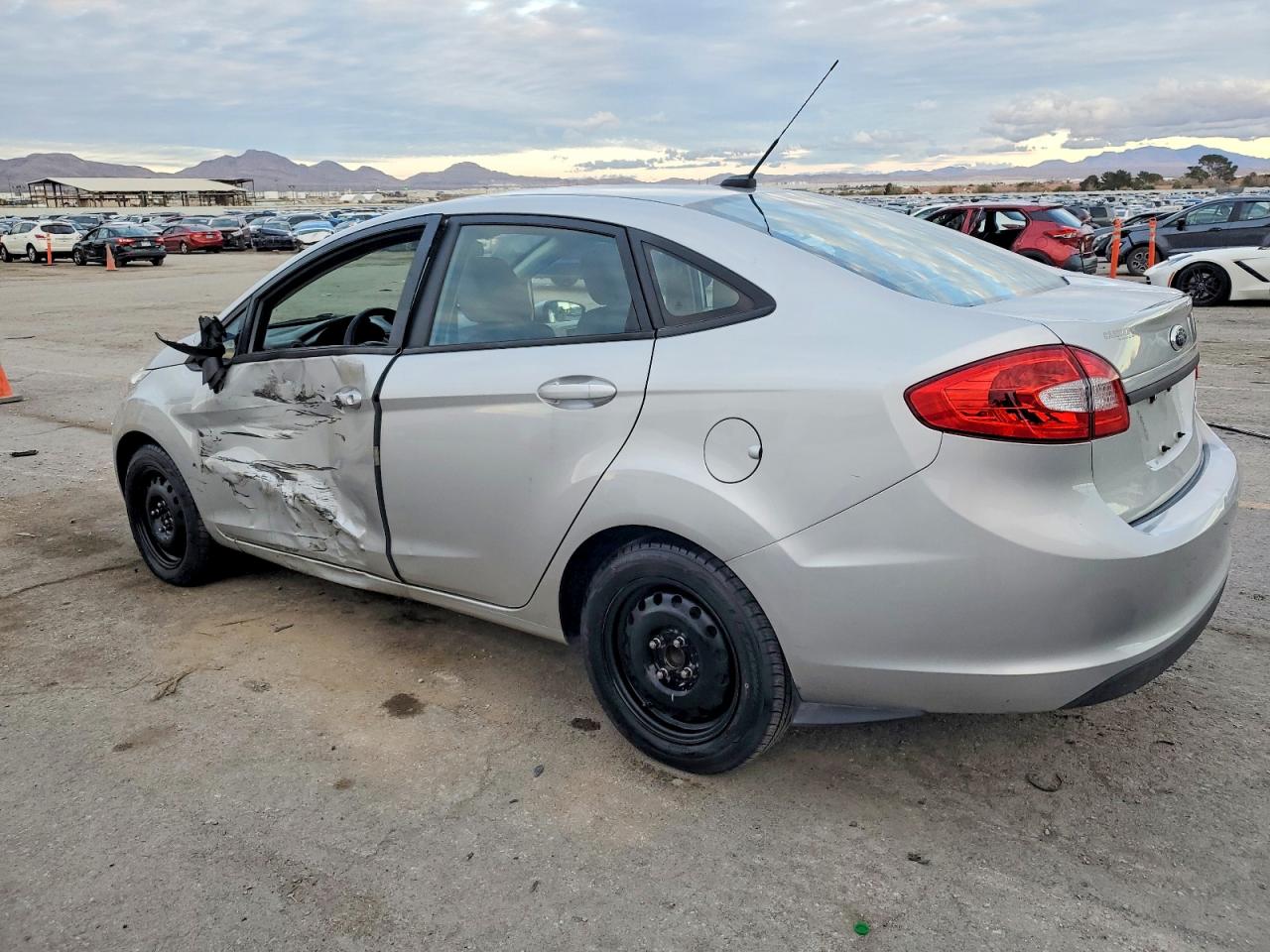 2012 FORD FIESTA S photo 2