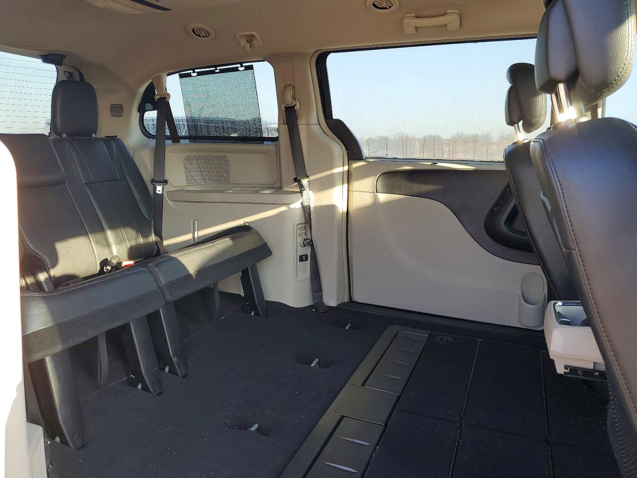 2012 CHRYSLER TOWN & COUNTRY TOURING L photo 11