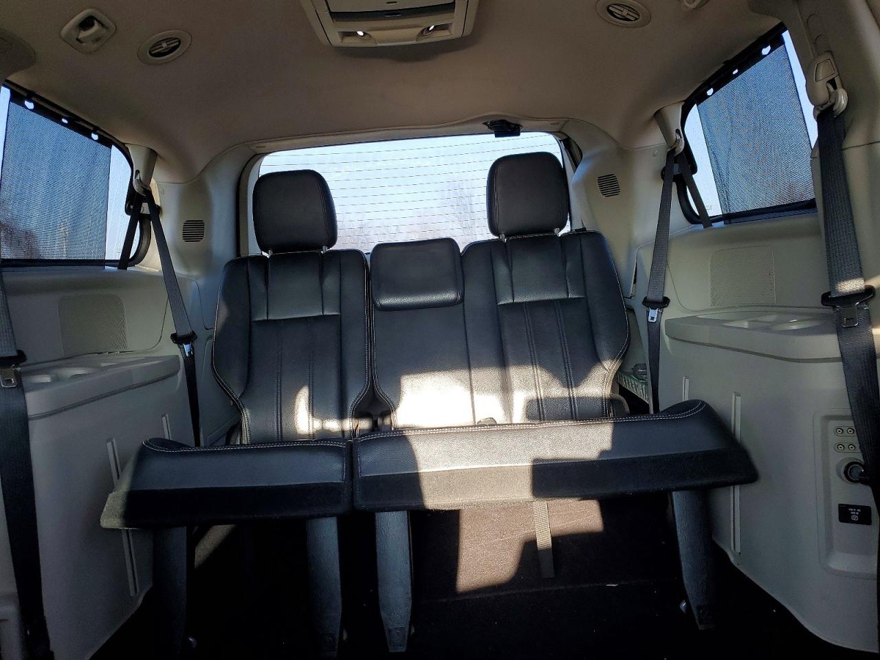 2012 CHRYSLER TOWN & COUNTRY TOURING L photo 10