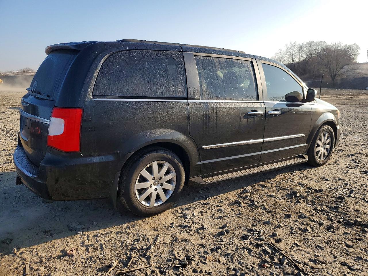 2012 CHRYSLER TOWN & COUNTRY TOURING L photo 3