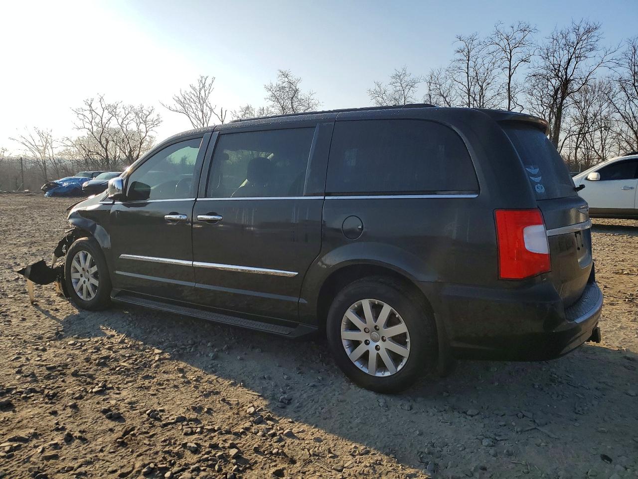 2012 CHRYSLER TOWN & COUNTRY TOURING L photo 2