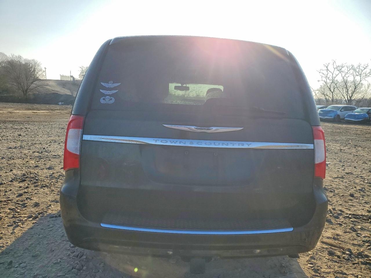 2012 CHRYSLER TOWN & COUNTRY TOURING L photo 6
