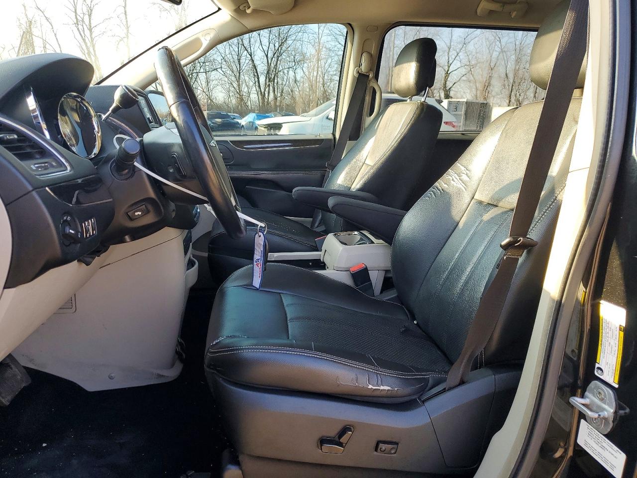 2012 CHRYSLER TOWN & COUNTRY TOURING L photo 7