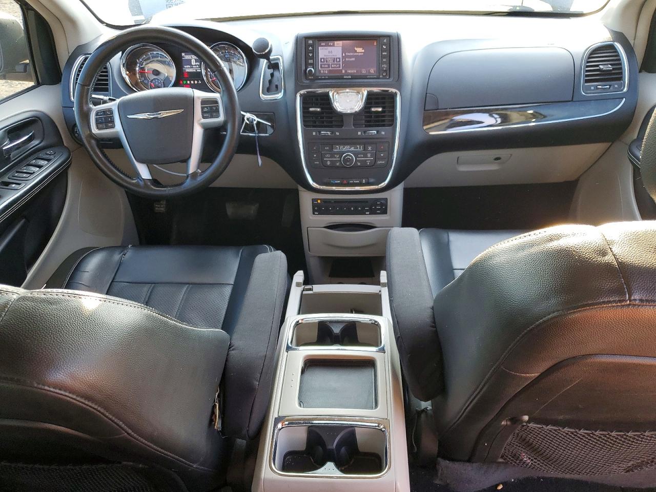 2012 CHRYSLER TOWN & COUNTRY TOURING L photo 8
