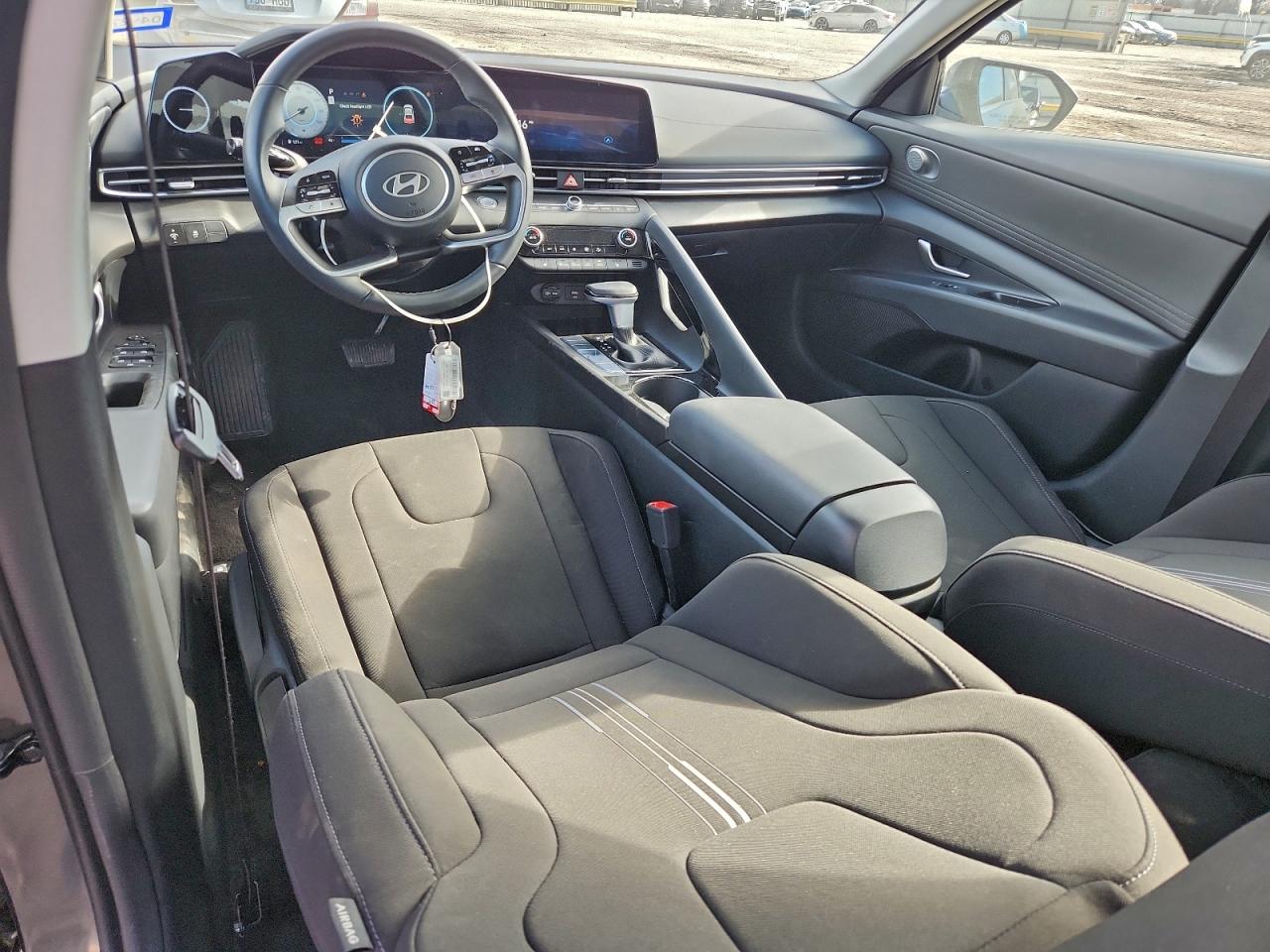 2025 HYUNDAI ELANTRA SEL photo 8