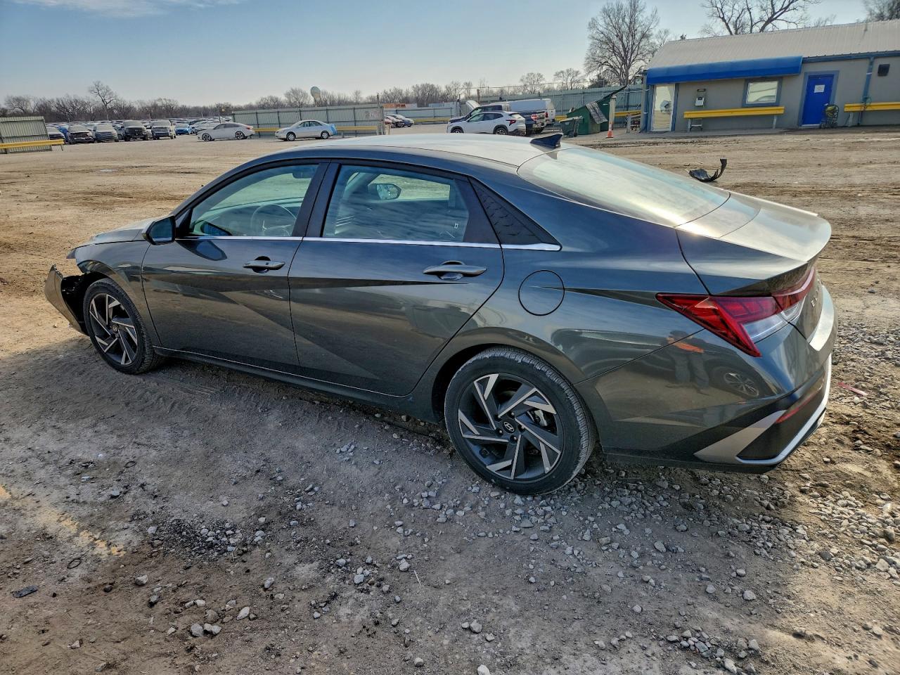 2025 HYUNDAI ELANTRA SEL photo 2