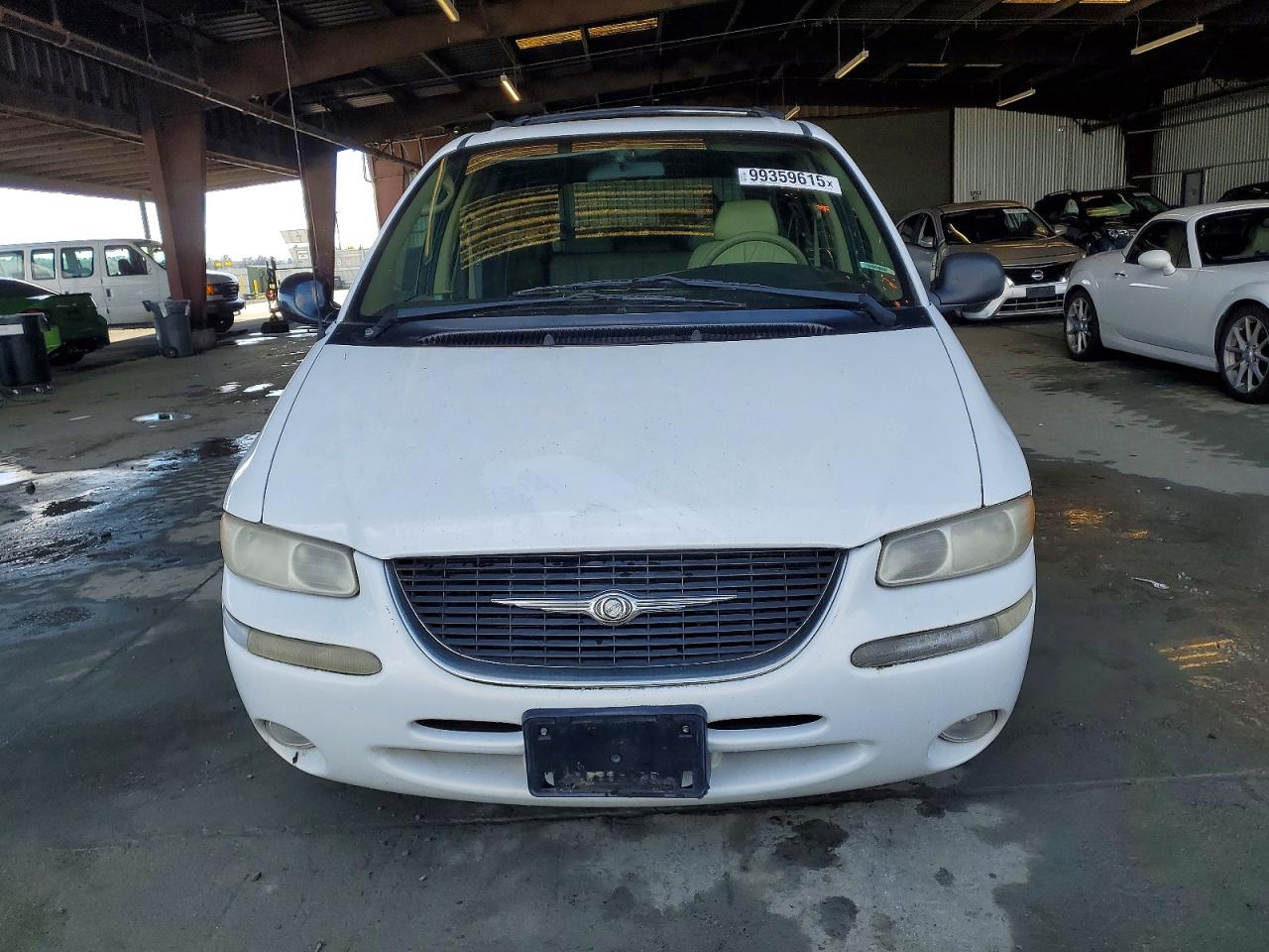 1998 CHRYSLER TOWN & COUNTRY LXI photo 5