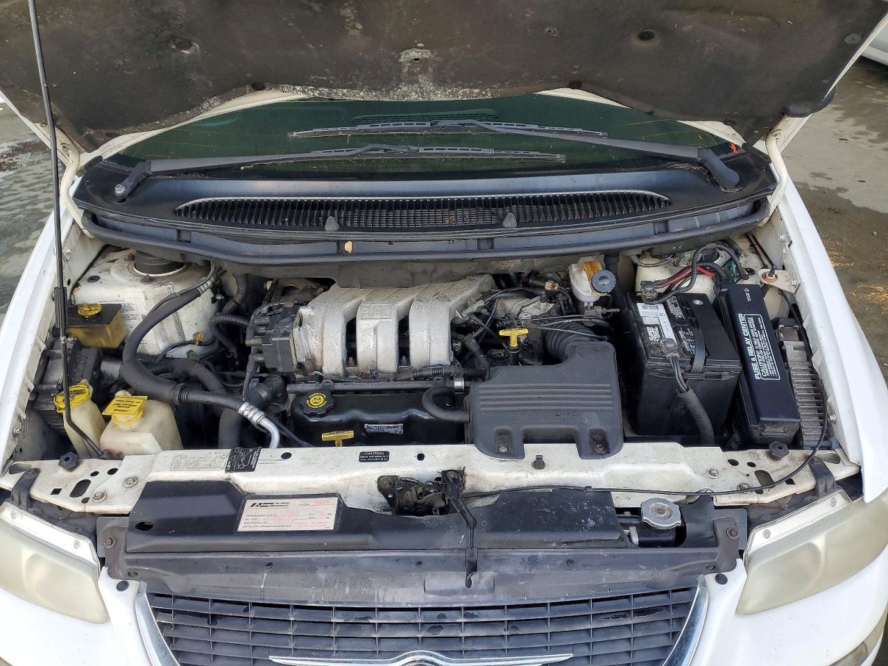 1998 CHRYSLER TOWN & COUNTRY LXI photo 12