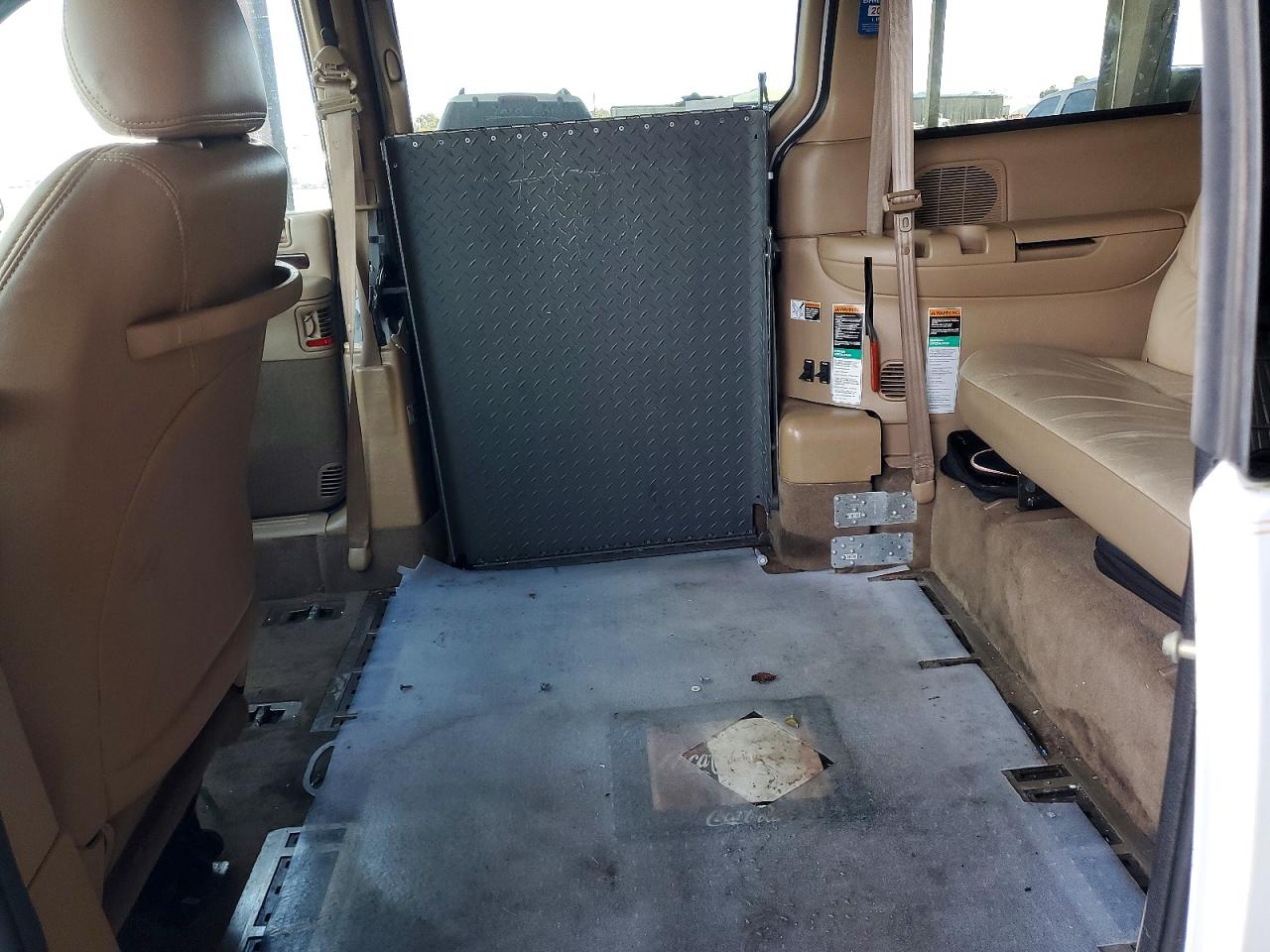 1998 CHRYSLER TOWN & COUNTRY LXI photo 11