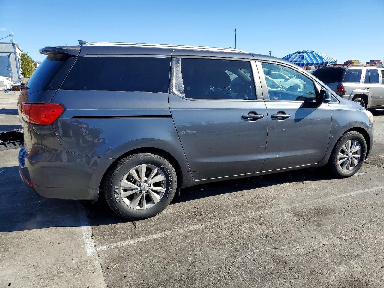 2016 KIA SEDONA LX photo 3