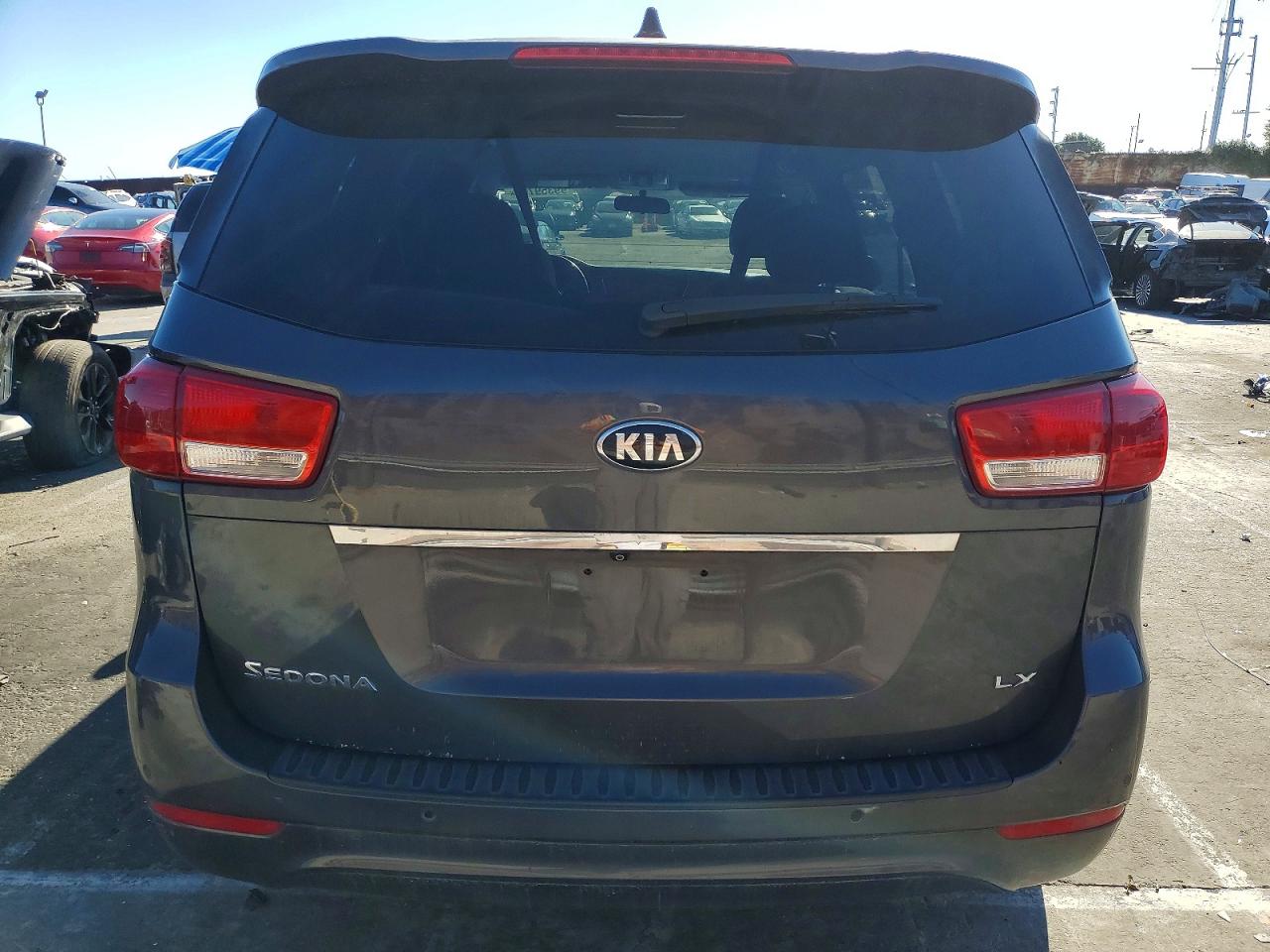 2016 KIA SEDONA LX photo 6