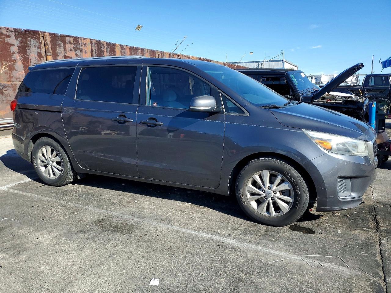 2016 KIA SEDONA LX photo 4