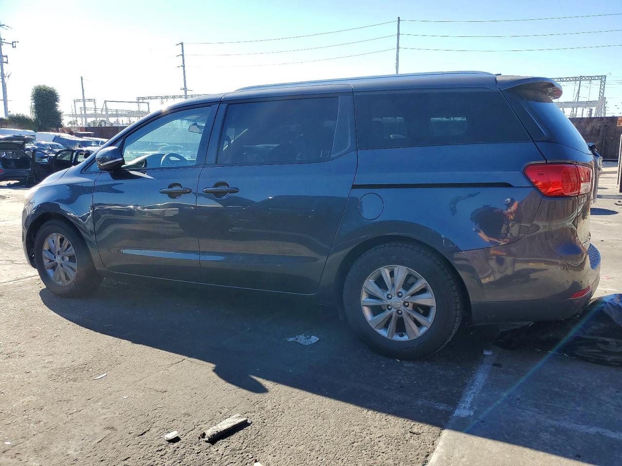 2016 KIA SEDONA LX photo 2