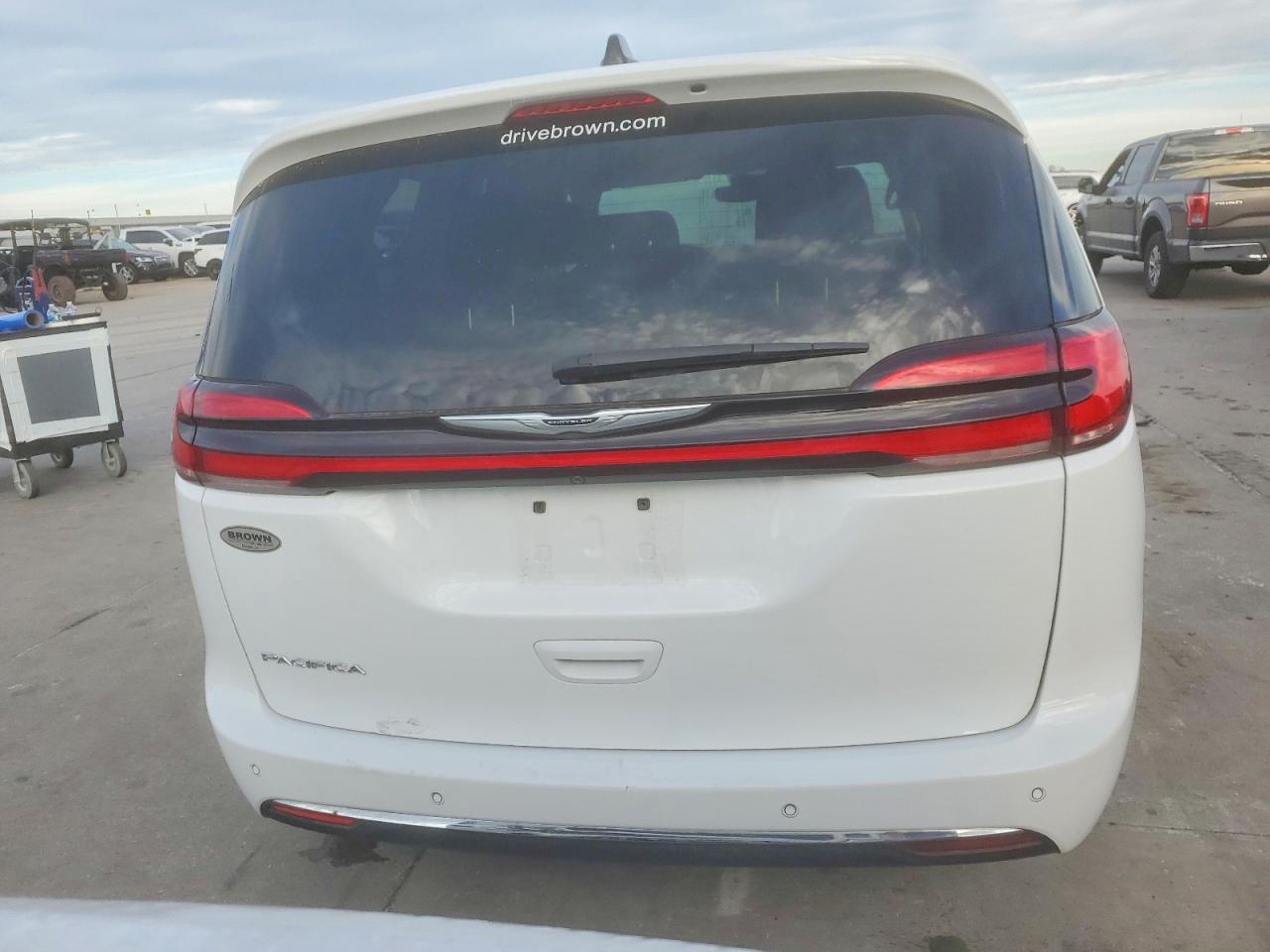 2024 CHRYSLER PACIFICA TOURING L photo 6