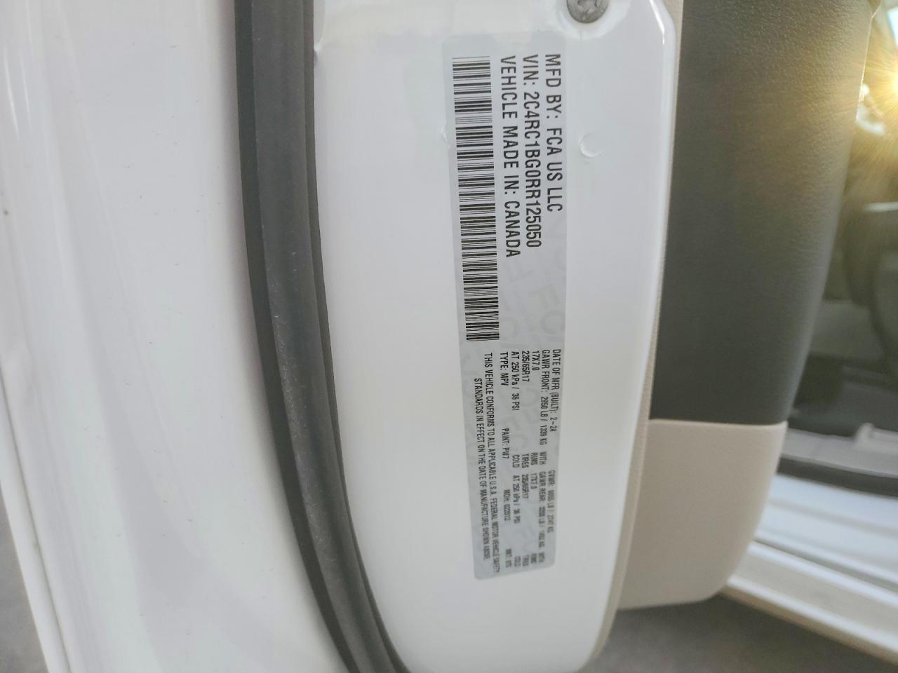 2024 CHRYSLER PACIFICA TOURING L photo 13